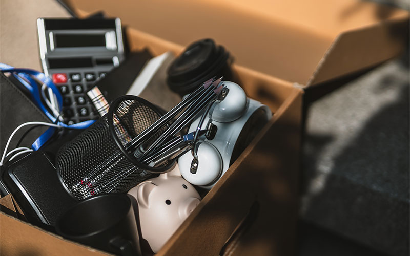 Eine Karton voller Sachen.